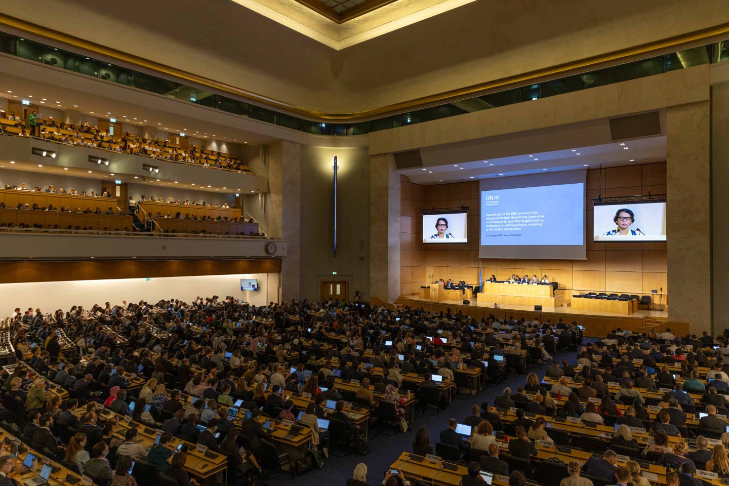 Representantes de mais de 180 países, reunidos  para a sessão plenária de abertura das negociações. Foto: IISD/ENB - Kiara Worth.